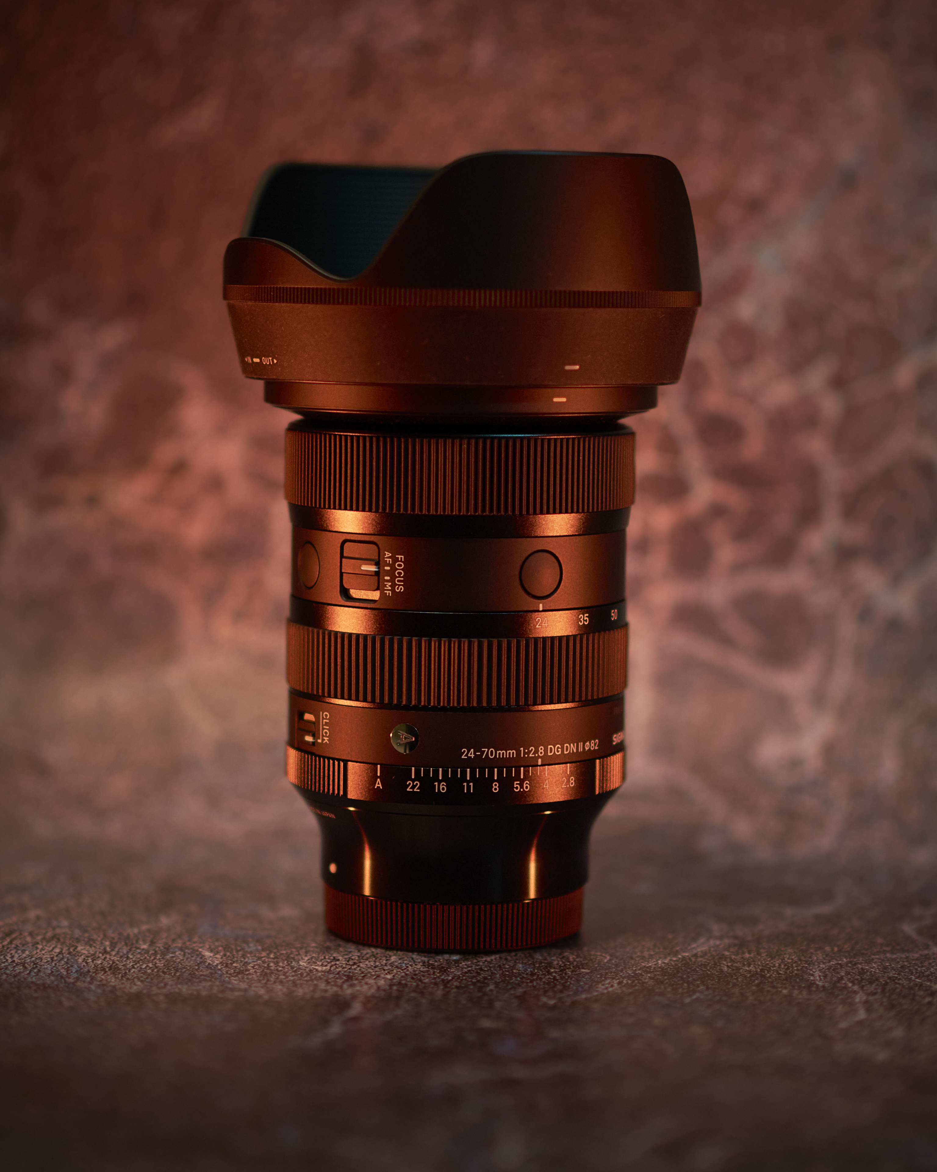 Sigma 24-70mm f/2.8 DG DN II Art — zdjęcie samego obiektywu, detale wykonania i design.